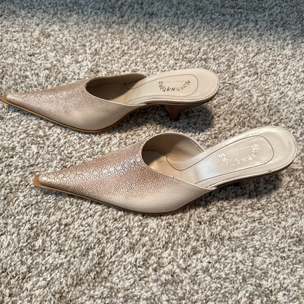 Vince Beige Textured Mules - Picture 2 of 6